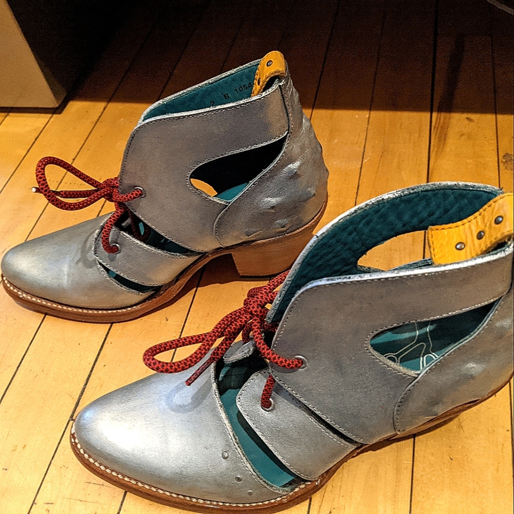 Size 9 GUC booties